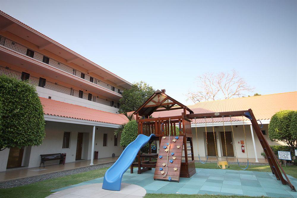 Court Meridian Hotel & Suites Olongapo Exterior photo