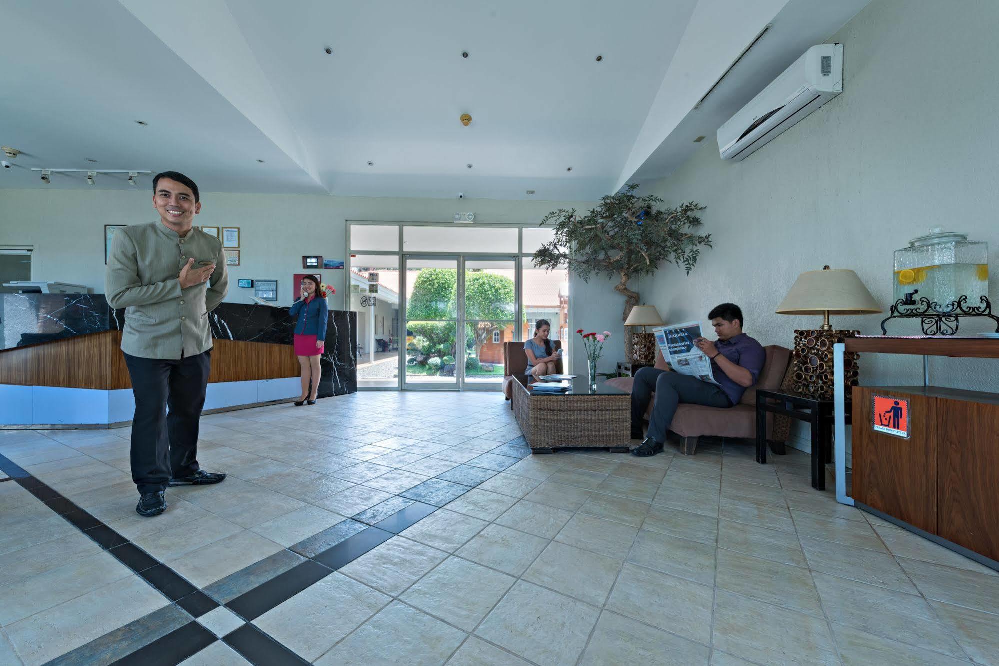 Court Meridian Hotel & Suites Olongapo Exterior photo