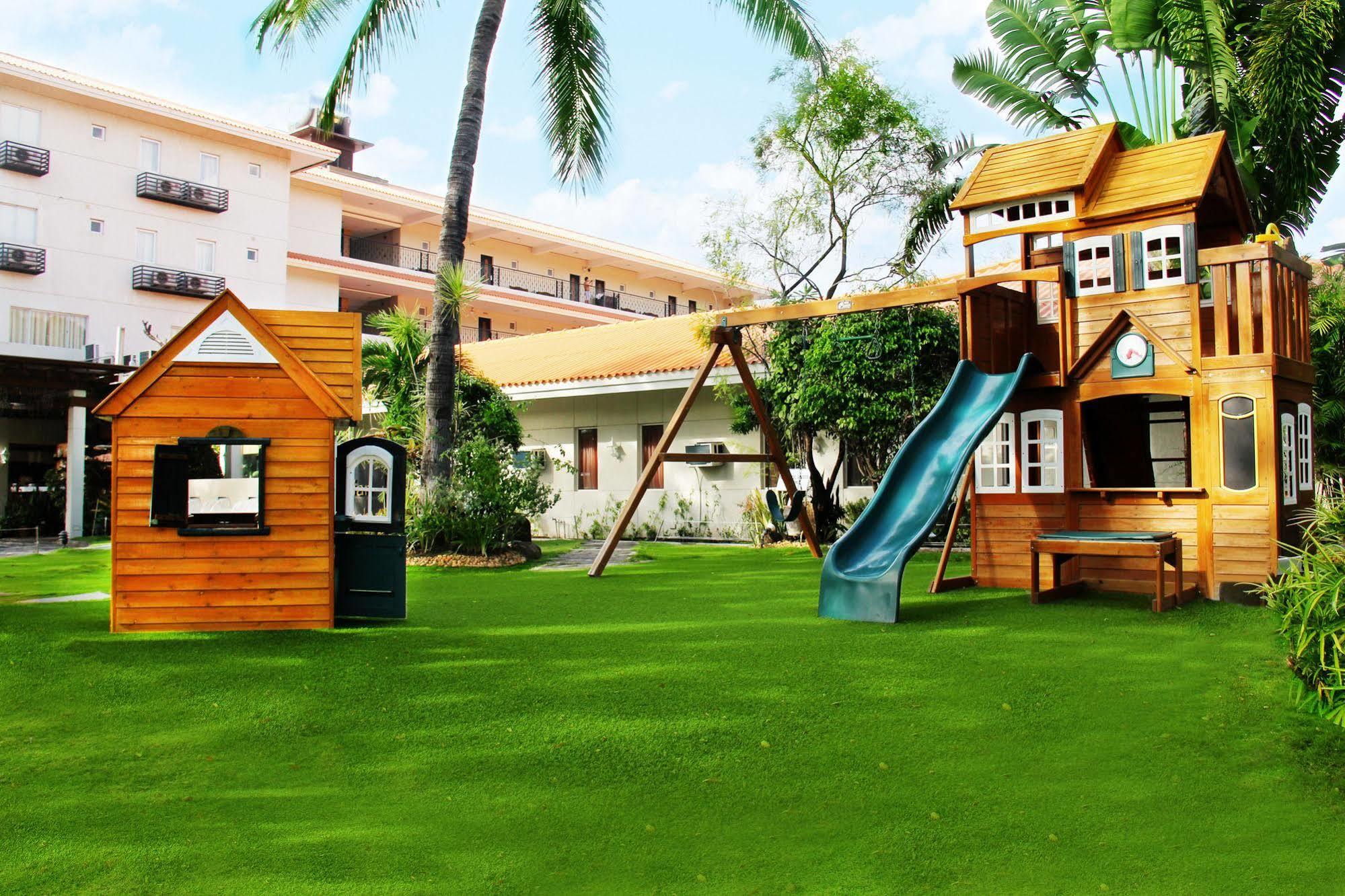 Court Meridian Hotel & Suites Olongapo Exterior photo