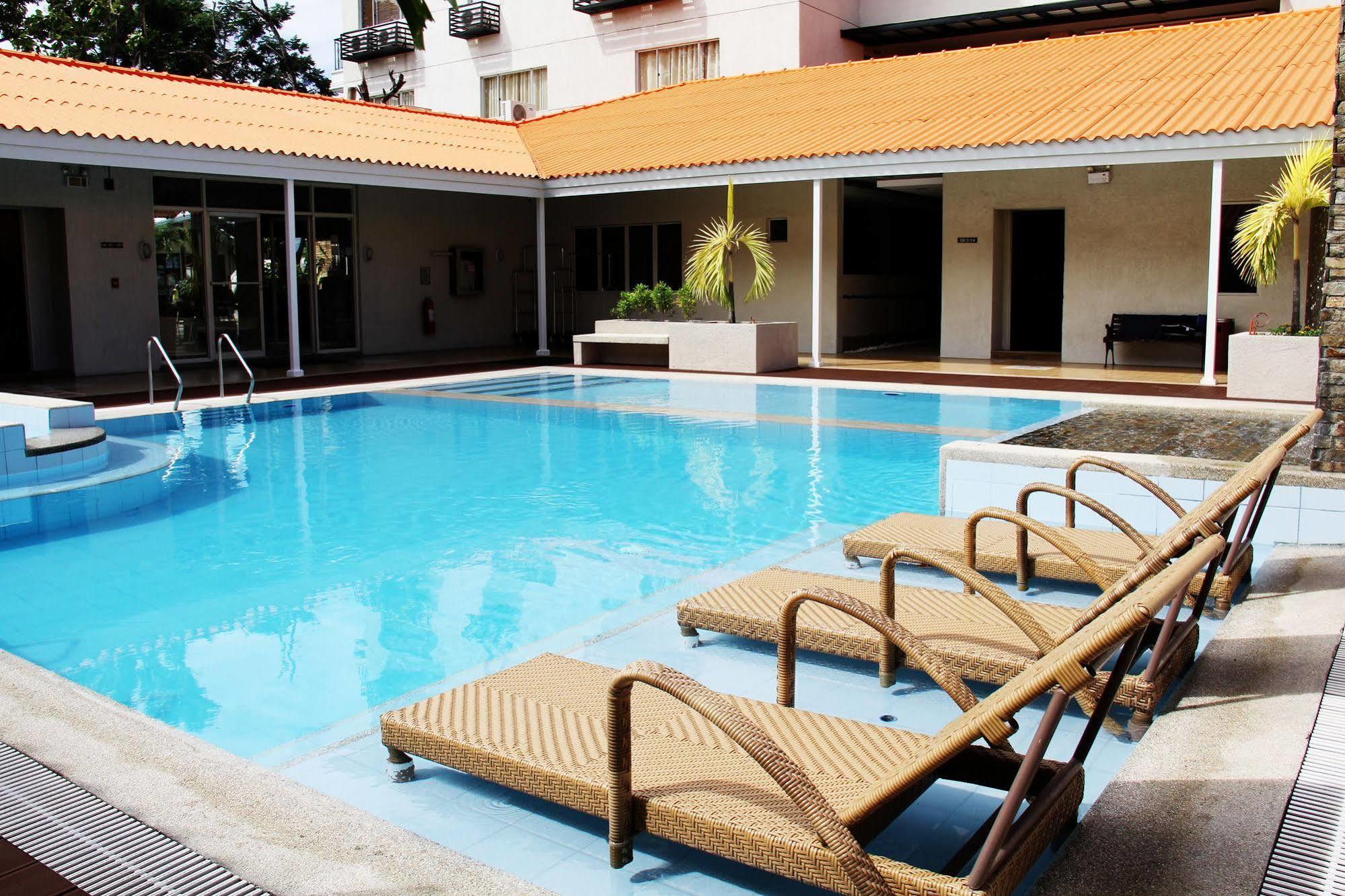 Court Meridian Hotel & Suites Olongapo Exterior photo