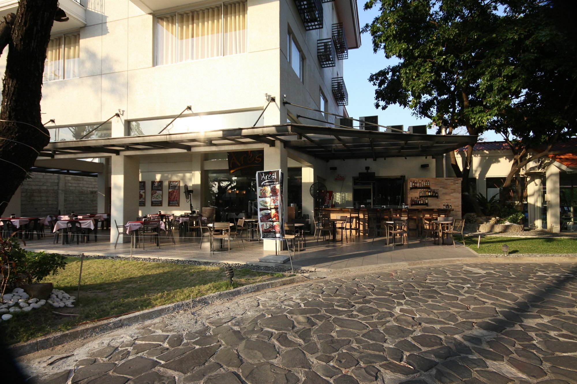 Court Meridian Hotel & Suites Olongapo Exterior photo