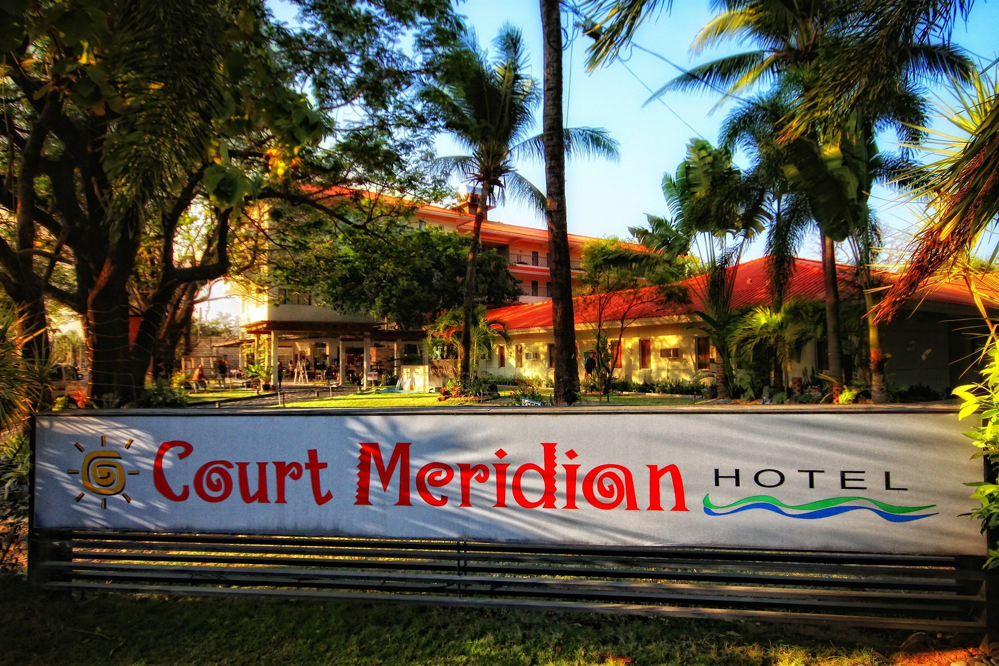 Court Meridian Hotel & Suites Olongapo Exterior photo